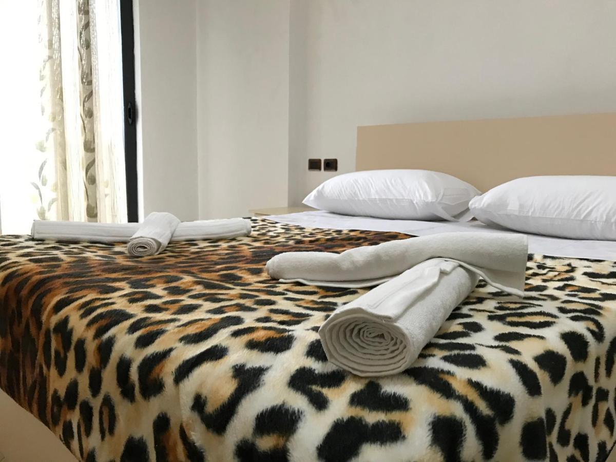 Home Sweet Home 1 - Guest House Tirana Eksteriør billede